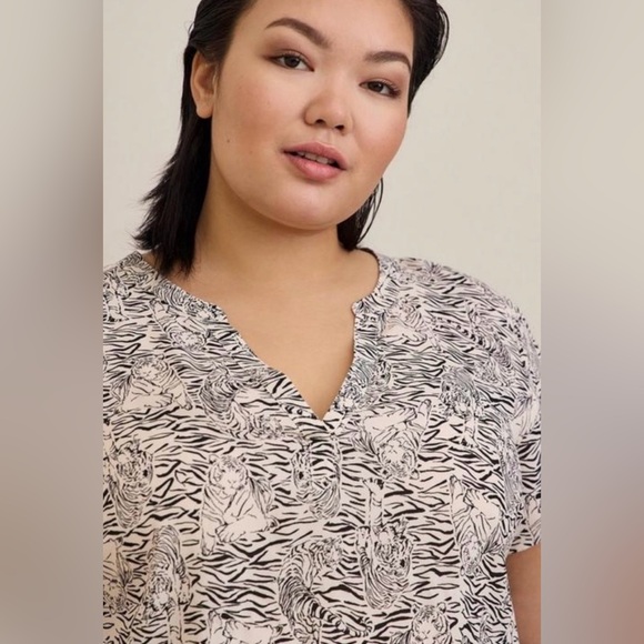 🐯 Torrid Hi-Lo Tiger Print Top size 6X - Picture 3 of 11